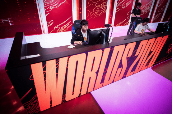 纷争不断血战千里，晋级之路崎岖曲折的简单介绍