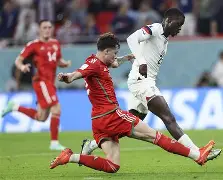 C7娱乐-紧要关头，球员奋力拼抢，斩获宝贵胜利的简单介绍